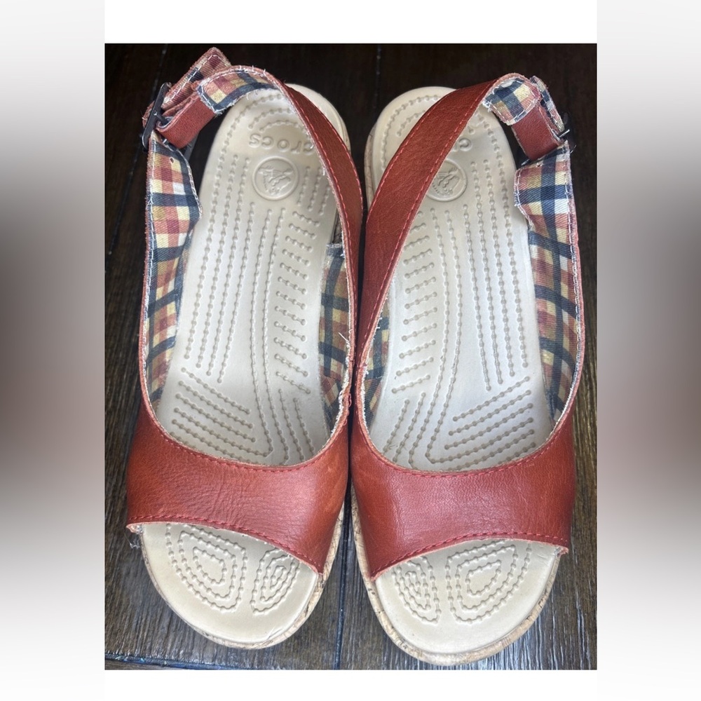 Crocs A-Leigh Wedge Red Leather Heel Cork Slingback Sandal Women’s Size 6 - Picture 3 of 6